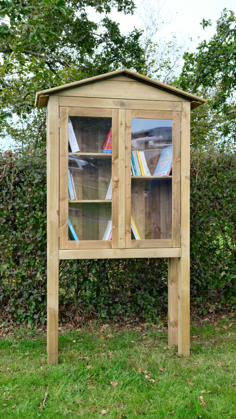 Boîte à livres sur pieds – Image 3